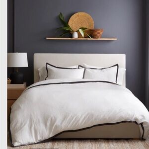 NEW Quince bedding. King/cal King. European Linen Contrast Flange Duvet set